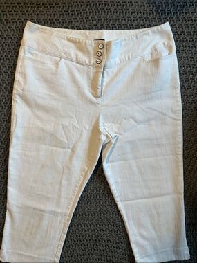 Maurices White Cropped Ankle Pants